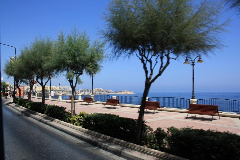 Stunning 3Br Apartment With Marina Views Ta Xbiex Exterior photo